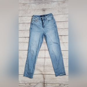 Hollister Co- Curvy Ultra High Rise Mom Jeans 1S